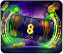 Meja baccarat live kasino DEW900 dengan kartu terbuka dan chip bertumpuk